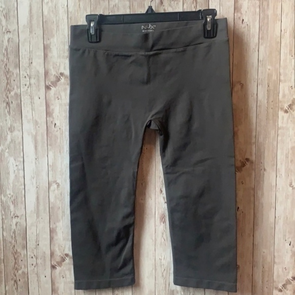 🐺NUX Grey Active Short Capri pants